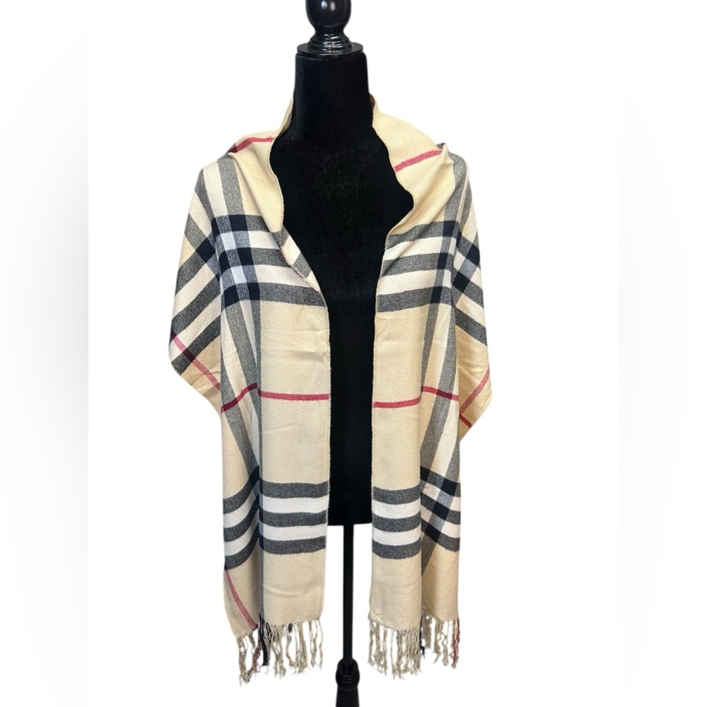 Burberry Soft Scarf in Excellent Condition - Picture 4 of 8